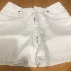 Jones sport Beige Stretch Shorts Size 8 Casual Summer Bermuda